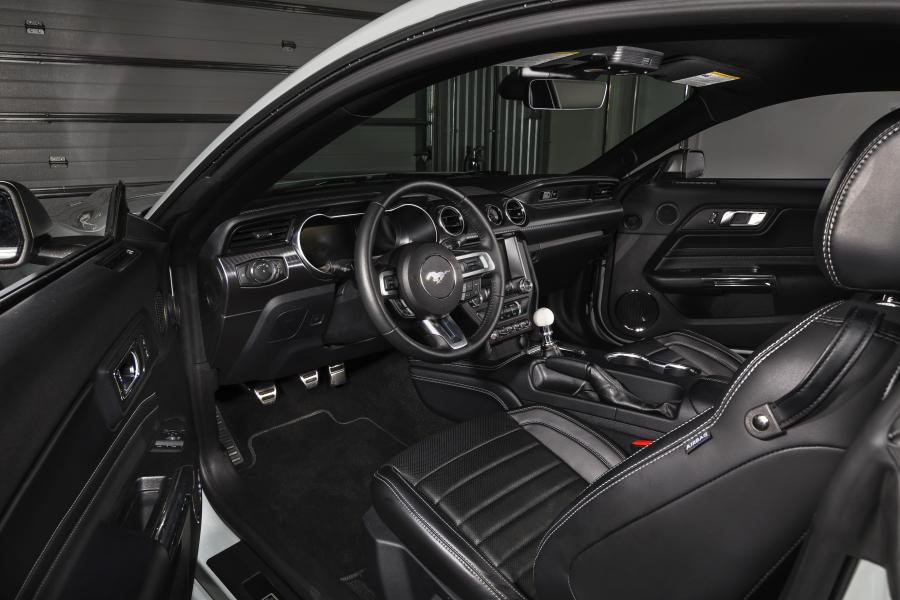 Интерьер Ford Mustang Mach 1 Handling Package 2021 года  (фото 6 из 21)